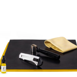 Printing Kit für den Bambu Lab H2D mit: – P-surface 141 (350 mm x 320 mm) – P-adhesive 220 (350 mm x 320 mm) – P-roller 621 – P-wipe 515 – P-cleaner 308 – P-cutter